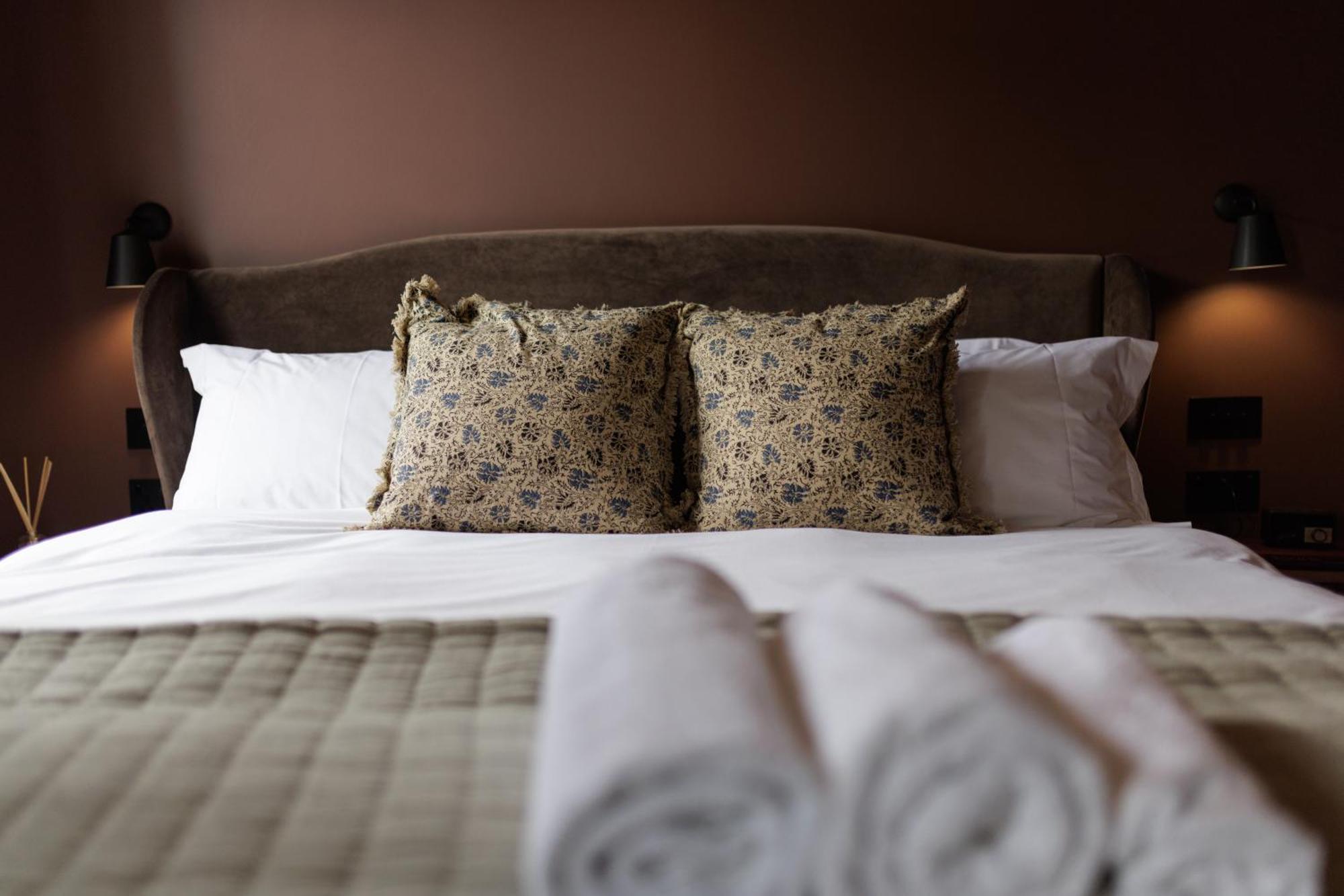 The Silk Rooms, At The Freemasons Inn Нътсфорд Екстериор снимка